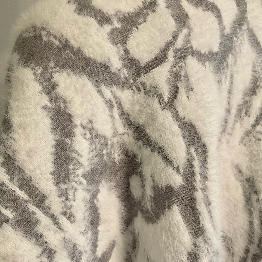 White House Black Market Sweater Ruana~Gray & White~One Size Fits Most~NWOT! - Picture 9 of 11